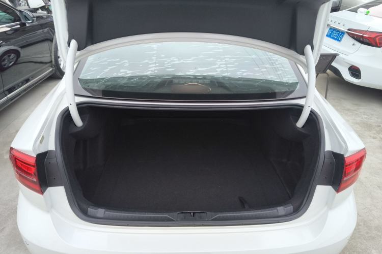 Used Volkswagen Lamando 2019 230TSI DSG Fashion Edition China VI
