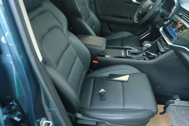 Used Sinotruk VGV U70 2020 1.5T Automatic Smart Luxury 7-Seater Right Front Seat