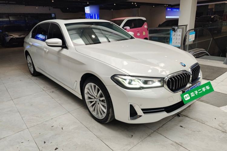 Used BMW 5 Series 2022 Updated 530Li Luxury Edition Premium Package Front Right 45 Deg