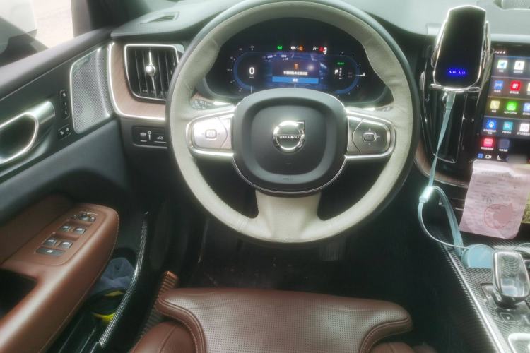 Used Volvo XC60 New Energy 2022 T8 Plug-in Hybrid Long-Range All-Wheel Drive Luxury Edition
