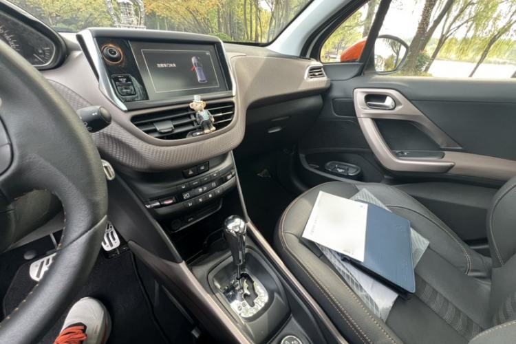 Used Peugeot 2008 2015 1.6THP Roland Garros Edition
