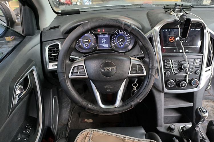 Used JMC Yuhu 5 2018 2.4T Classic Edition Diesel Manual 4x4 Luxury Long-Wheelbase JX4D24A5L Steering Wheel