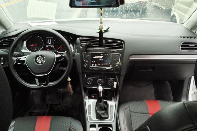 Used Volkswagen Golf 2017 1.6L Automatic Comfort Million-Vehicle Anniversary Edition
