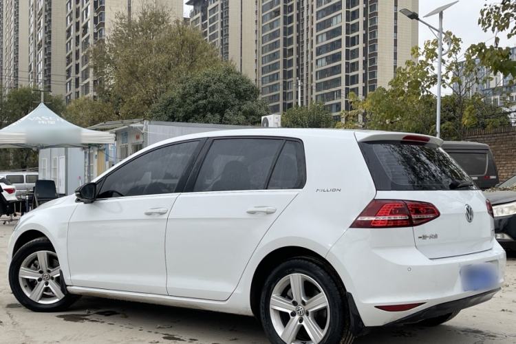 Used Volkswagen Golf 2017 1.6L Automatic Comfort Million-Vehicle Anniversary Edition Interior 2