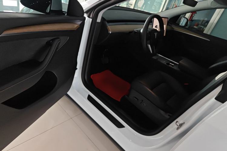 Used Tesla Model Y 2021 Long-Range All-Wheel-Drive Version 3D7