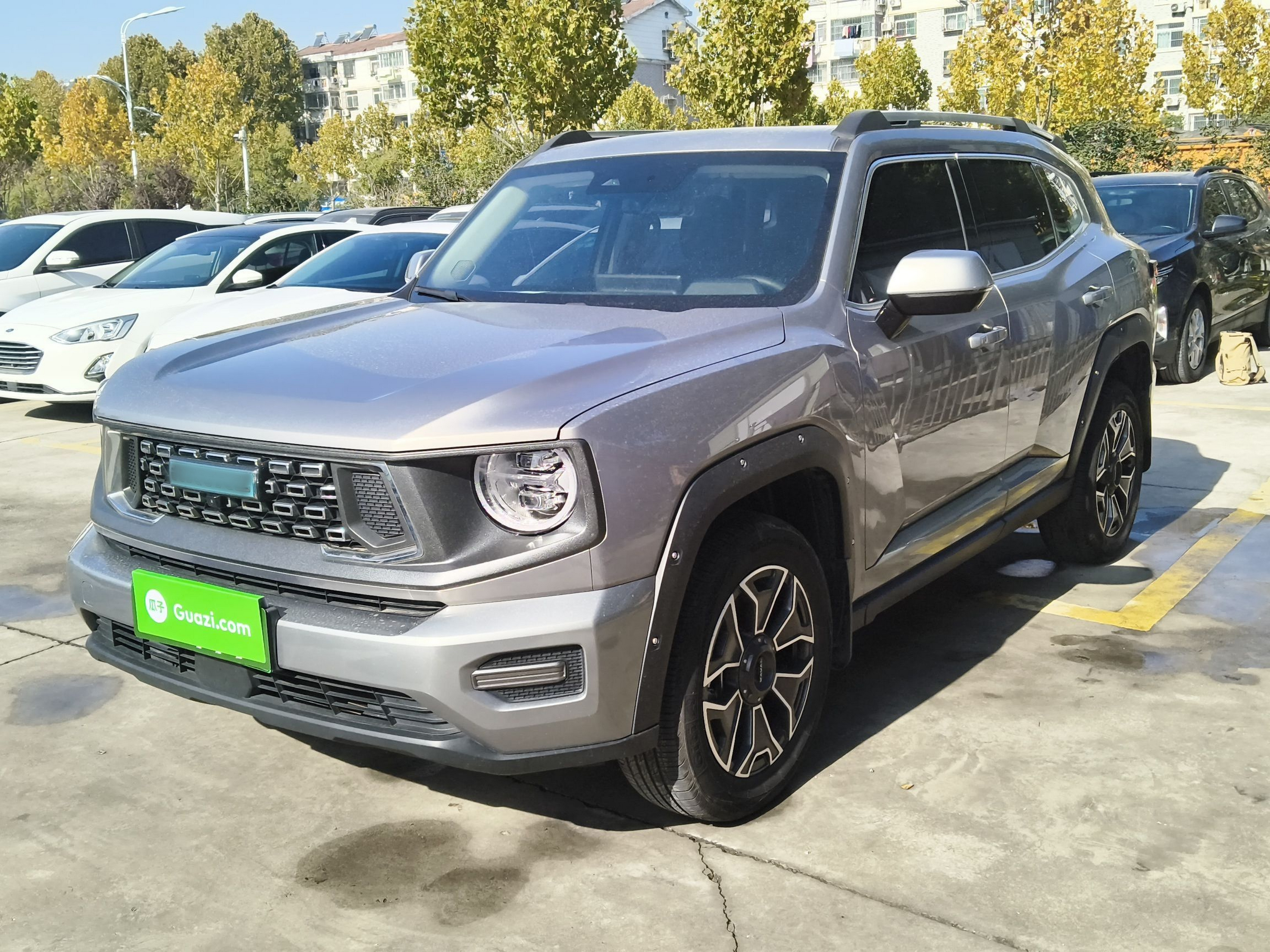 Под передней частью автомобиля