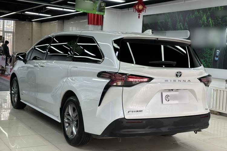 Used Toyota SIENNA 2024 2.5L Hybrid Comfort Edition Exterior 3