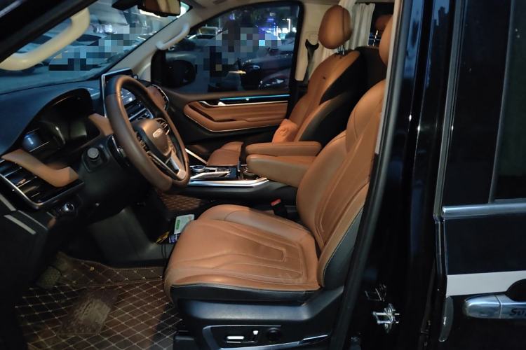 Used SAIC MAXUS G20 RV 2021 Restyled 2.0T Traveler Self-Propelled Class B RV – Time Edition Left Front Seat