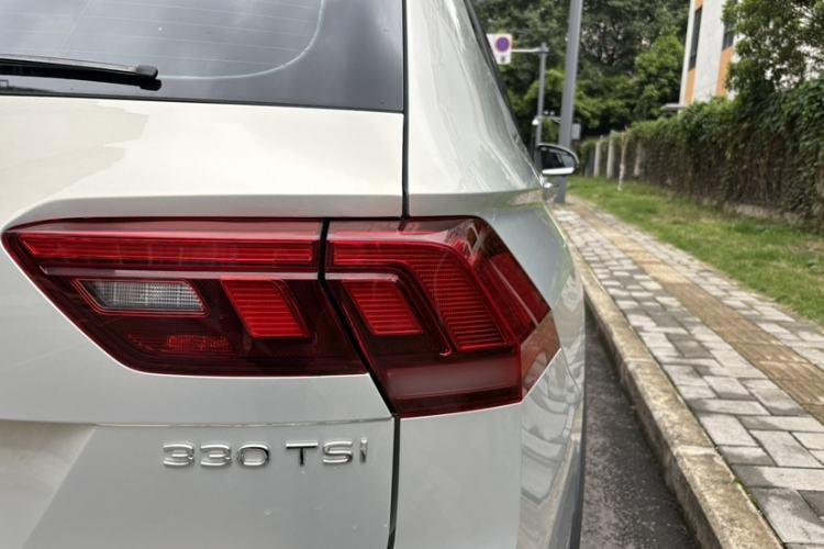 Used Volkswagen Tiguan L 2021 330TSI Automatic Two-Wheel Drive R-Line Enhanced Edition Exterior 5