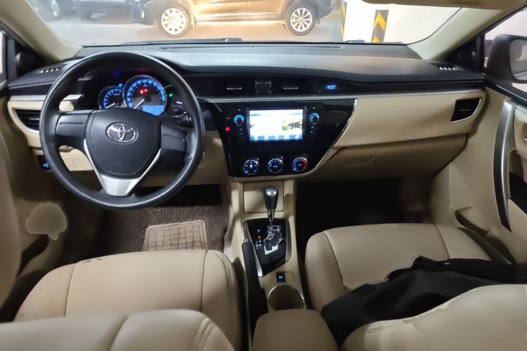 Used Toyota Corolla 2014 1.6L CVT GL Center Console