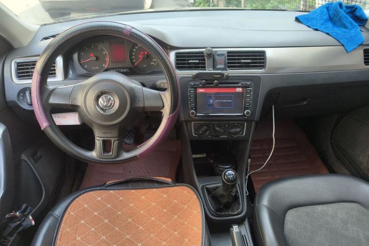 Used Volkswagen Santana 2015 1.6L Manual Comfort Edition Center Console