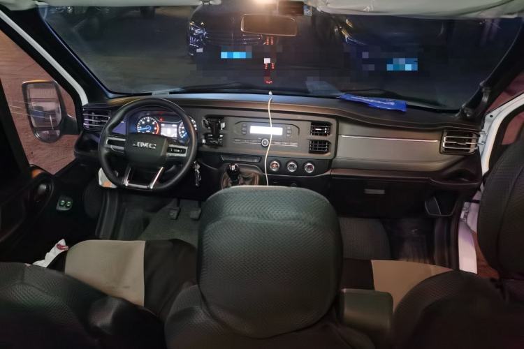 Used JMC Fushun 2025 2.0T 6MT Diesel Short-Wheelbase Mid-Height Commercial Multi-Purpose Passenger Vehicle 5/6 Seats
