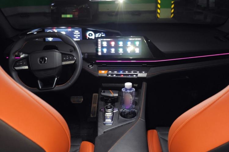 Used CHANGAN UNI-V 2024 1.5T Luxury Edition
