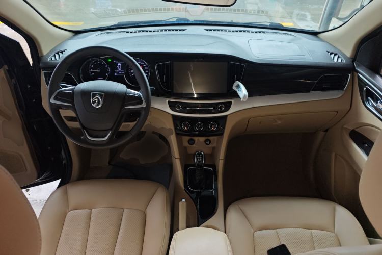 Used Baojun 730 2016 1.5T Manual Comfort Version 7 Seats
