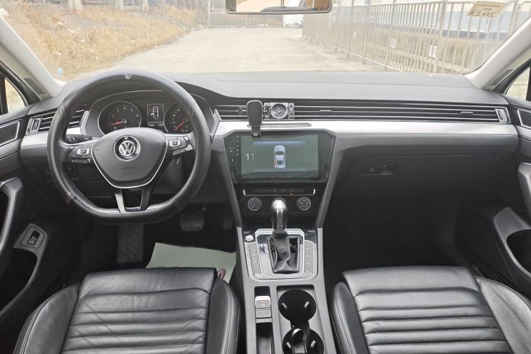 Used Volkswagen Magotan 2017 330TSI DSG Leading Model
