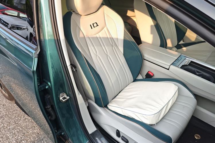 Used Volkswagen ID.7 VIZZION 2024 First Edition Right Front Seat