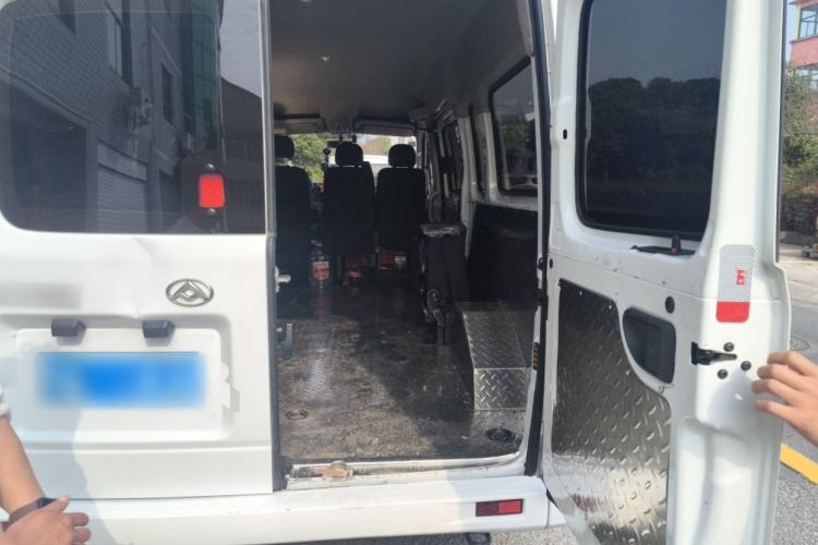 Used SAIC MAXUS Xintu V80 2023 2.0T Manual Classic Aoyuntong Long Wheelbase Mid-Height 6/7/8/9-Seater