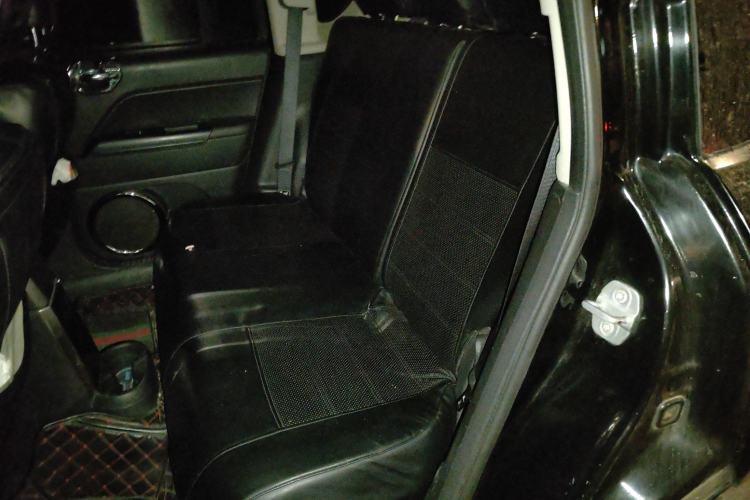 Used Jeep Compass 2013 2.4L four-wheel-drive sport version
