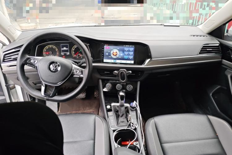 Used Volkswagen Sagitar 2020 200TSI DSG Comfort Version China VI Standard Center Console