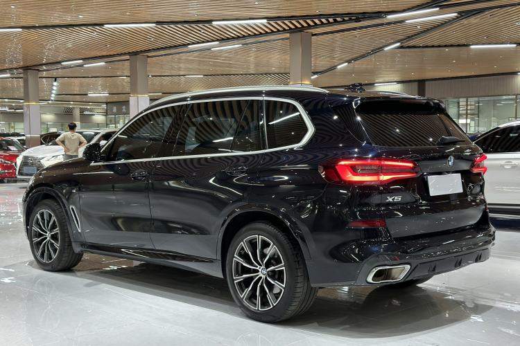 Used BMW X5 2022 Restyled xDrive 30Li Luxury Version M Sport Package
