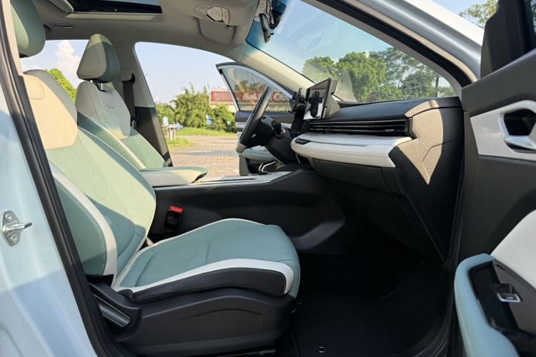 Used Geely Auto Emgrand L HiP 2022 1.5TD-DHT Pro 100KM Super Swift Interior 3