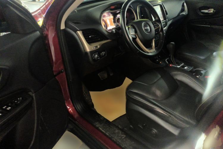Used Jeep Cherokee 2016 2.4L Professional Smart Version
