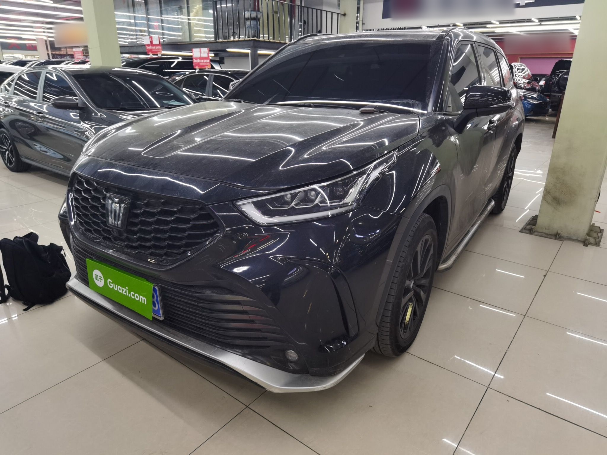 Под передней частью автомобиля