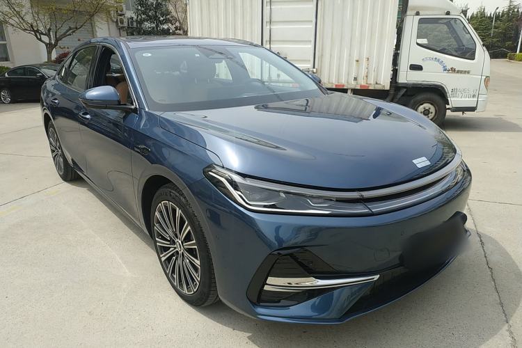 Used Geely Galaxy A7 2025 Model EM-i 150km Starship Edition Front Right 45 Deg