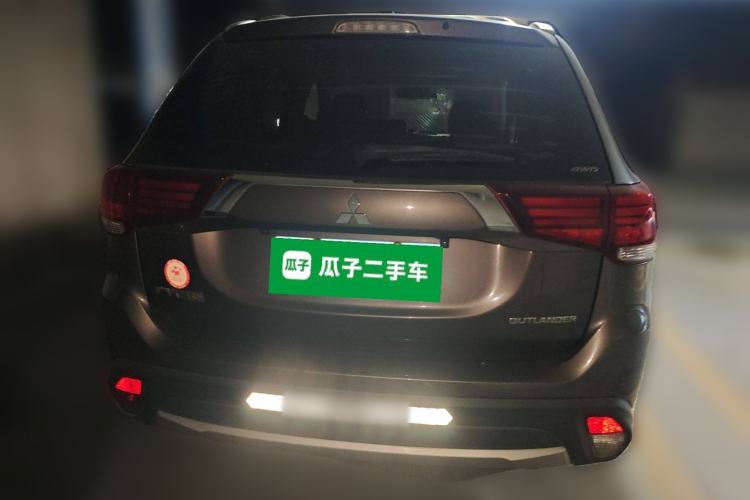 Used Mitsubishi Outlander 2016 2.4L 4x4 Luxury Edition 7-Seater