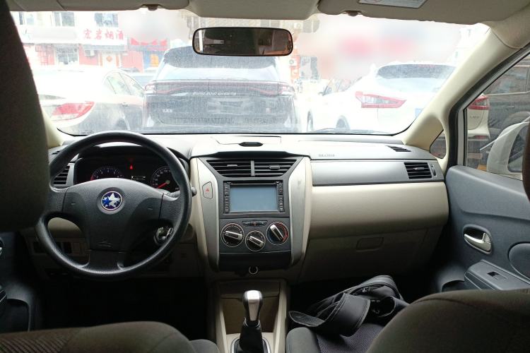 Used Venucia R50 2015 1.6L Manual Fashion Edition