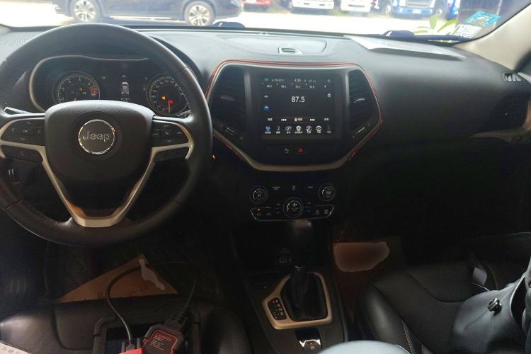 Used Jeep Cherokee 2016 2.0L Superior Edition