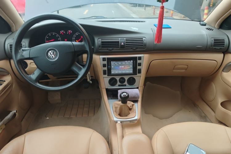 Used Volkswagen Passat 2007 2.0L Manual Standard Edition Center Console