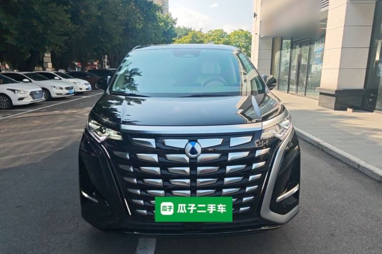 Used Denza D9 2022 DM-i 1040 Prestige Model
