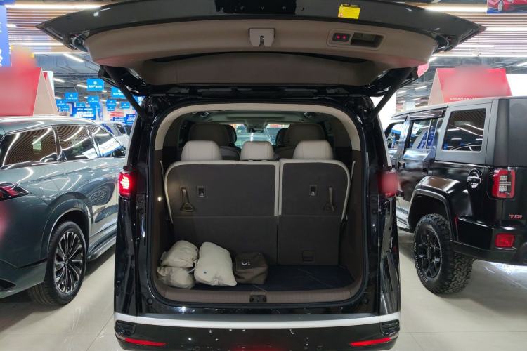 Used Denza D9 2022 DM-i 970 Four-Wheel Drive Flagship Model
