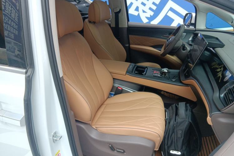 Used Denza D9 2022 DM-i 970 Four-Wheel Drive Flagship Model Right Front Seat