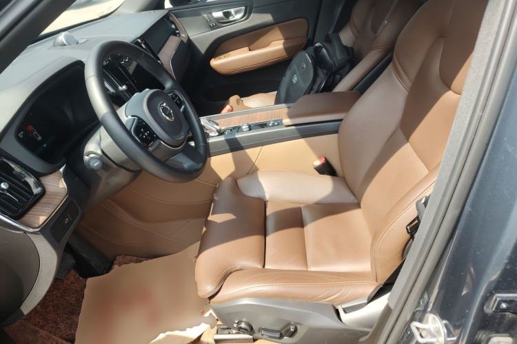 Used Volvo XC60 2023 B5 4x4 Smart Luxury Edition