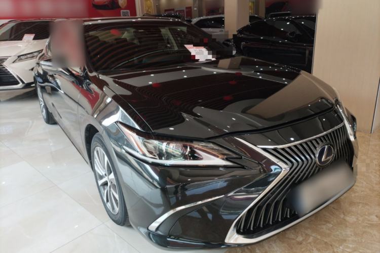 Used Lexus ES 2020 300h Premier Edition
