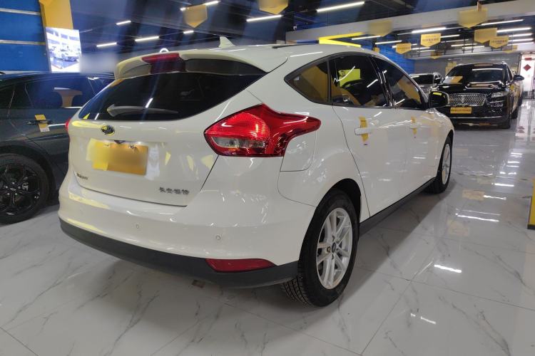 Used Ford Focus 2018 Hatchback Classic 1.6L Automatic Trendy SmartDrive Edition

