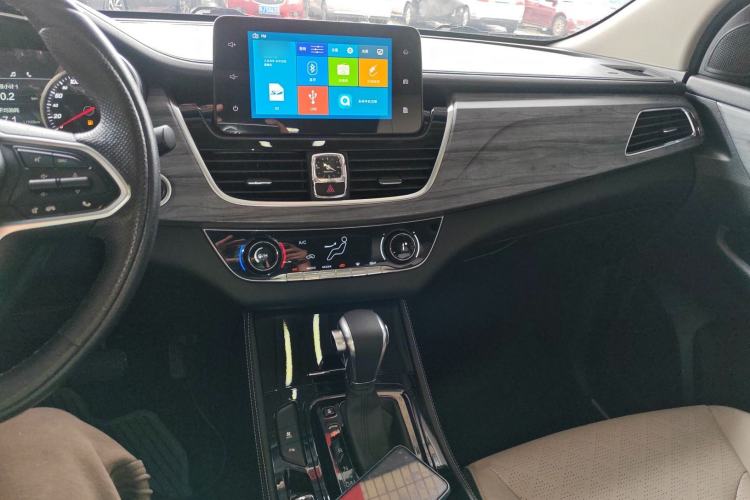 Used Baojun 730 2017 1.5T DCT Fashion Edition 7-Seater China V Emission Standard
