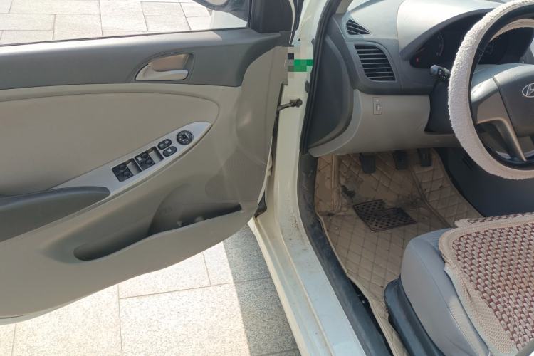 Used Hyundai Verna (older generation) 2016 1.4L Manual Smart GLS Trim