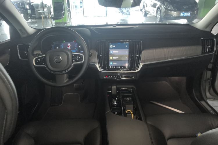 Used Volvo V90 2023 Cross Country B5 AWD Smart Range Edition