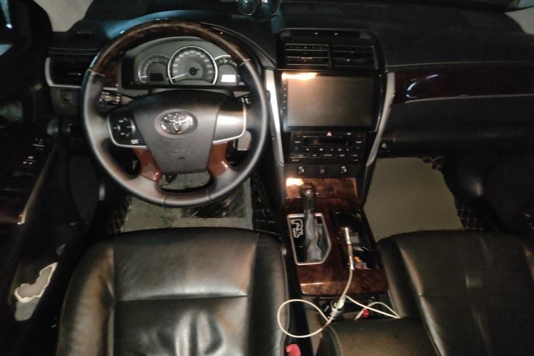 Used Toyota Camry 2016 2.0G 10th Anniversary Leading Edition Center Console