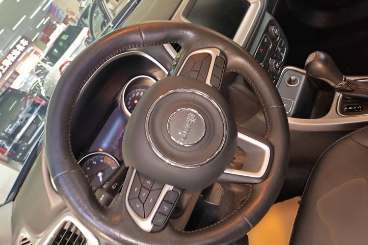 Used Jeep Compass 2017 200T Automatic Family Edition
