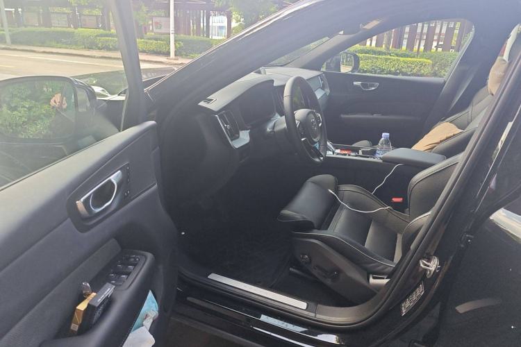 Used Volvo XC60 2025 B5 Four-Wheel Drive Smart & Advanced Midnight Black Edition