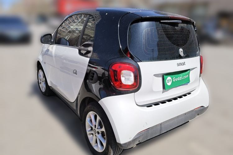 Used smart fortwo 2015 1.0L 52 kW hardtop Dynamic version
