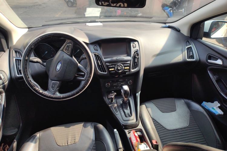 Used Ford Focus 2015 Hatchback 1.6L Automatic Fashion Edition
