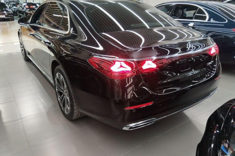 Used Mercedes-Benz E-Class New Energy 2024 E 350 e L Plug-in Hybrid Sedan Rear Left 45 Deg