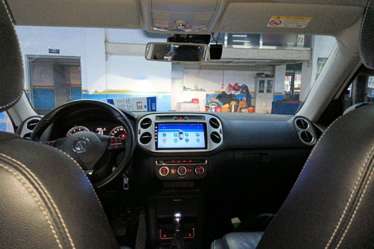 Used Volkswagen Tiguan 2017 300TSI Automatic Two-Wheel Drive Silk Road Comfort Edition Center Console