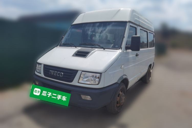 Used Iveco Daily 2017 2.5T A35 Passenger Van 5-7 Seats Model 47Z5