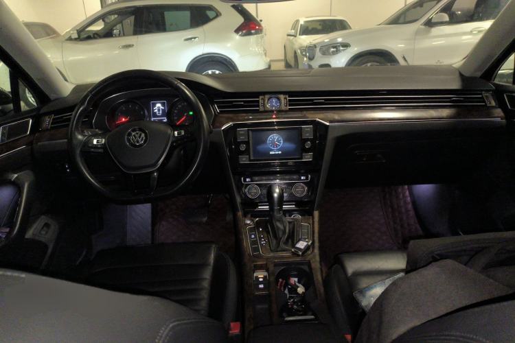 Used Volkswagen Magotan 2018 Facelift 330TSI DSG Luxury Model Center Console